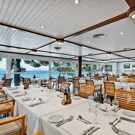 فندق Formentor, A Royal Hideaway